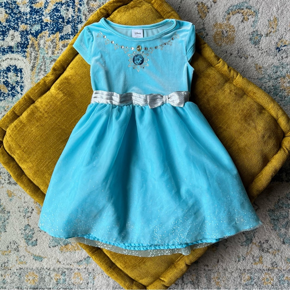 **Moving Sale** Disney Frozen Little Girls Elsa Dress, size 4T